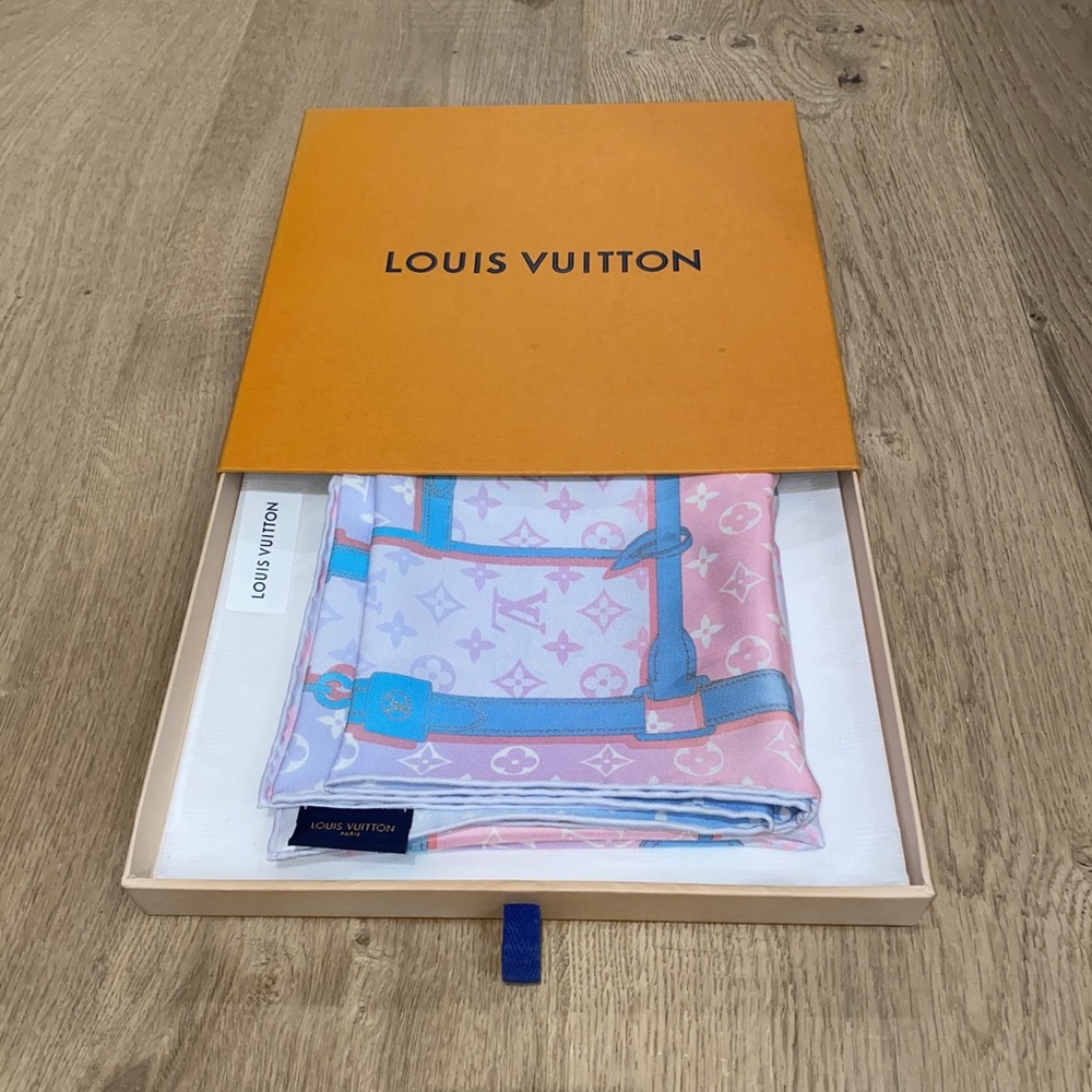 LOUIS VUITTON SCARF